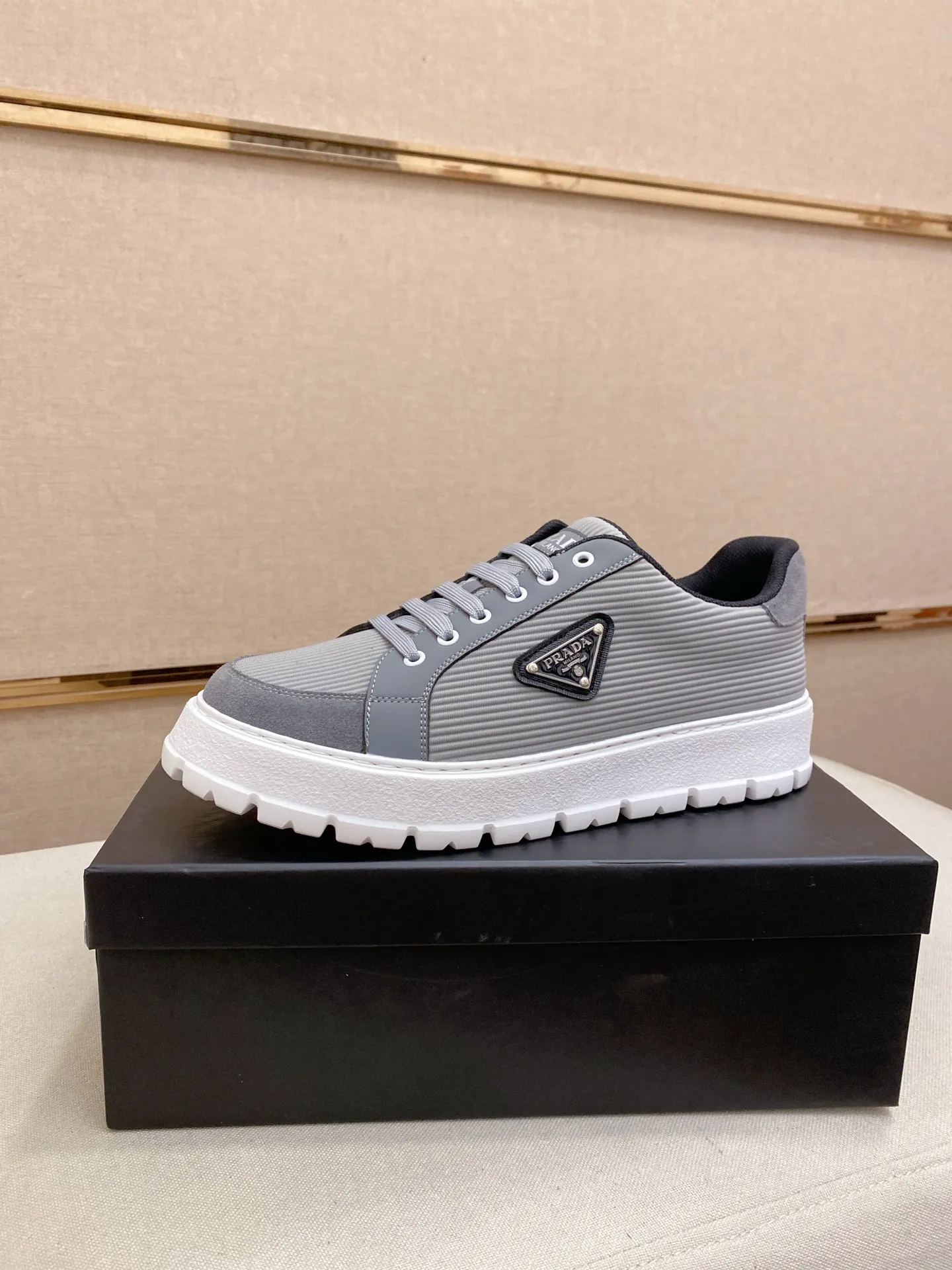 Men's men's shoes💰: 440💰[Prada～Prada] Trendy new styles are on the market. Same style as the official website. Counter quality. Original version. [Strong] [Strong] Imported selected first-layer cowhide. Comfortable and breathable sheepskin lining, fine workmanship, upper layer made of 100% pure cowhide, original last shape, comfortable on the feet, shoe sizes 38 to 44